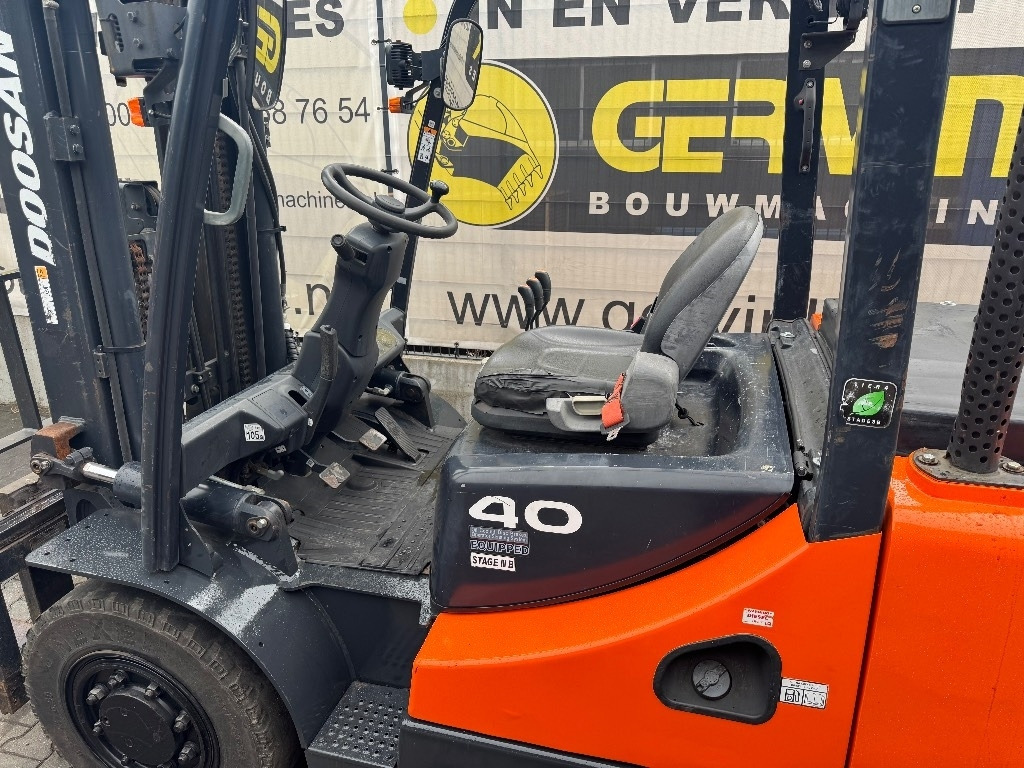 Doosan D 40 SC-7 - Carretilla elevadora diésel: foto 3 Doosan D 40 SC-7 - Carretilla elevadora diésel: foto 3