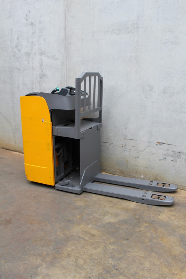 Jungheinrich ESE 120 - Transpaleta: foto 4 Jungheinrich ESE 120 - Transpaleta: foto 4