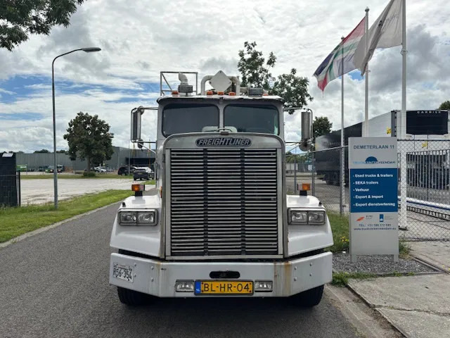 Freightliner 3 AXLE RIGID BODY chassis cabine - Camión chasis: foto 2 Freightliner 3 AXLE RIGID BODY chassis cabine - Camión chasis: foto 2