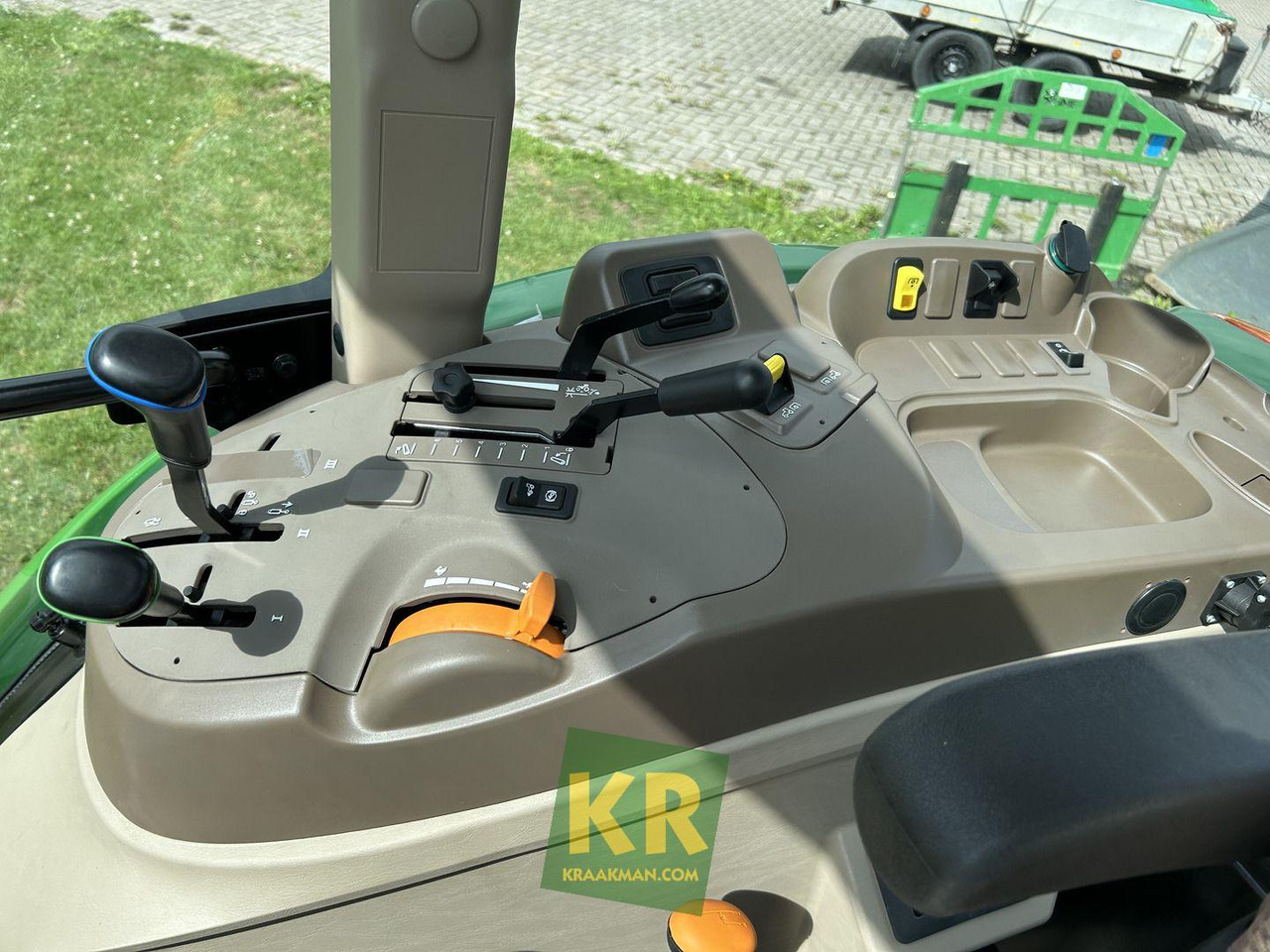 John Deere 5058E - Tractor: foto 4 John Deere 5058E - Tractor: foto 4