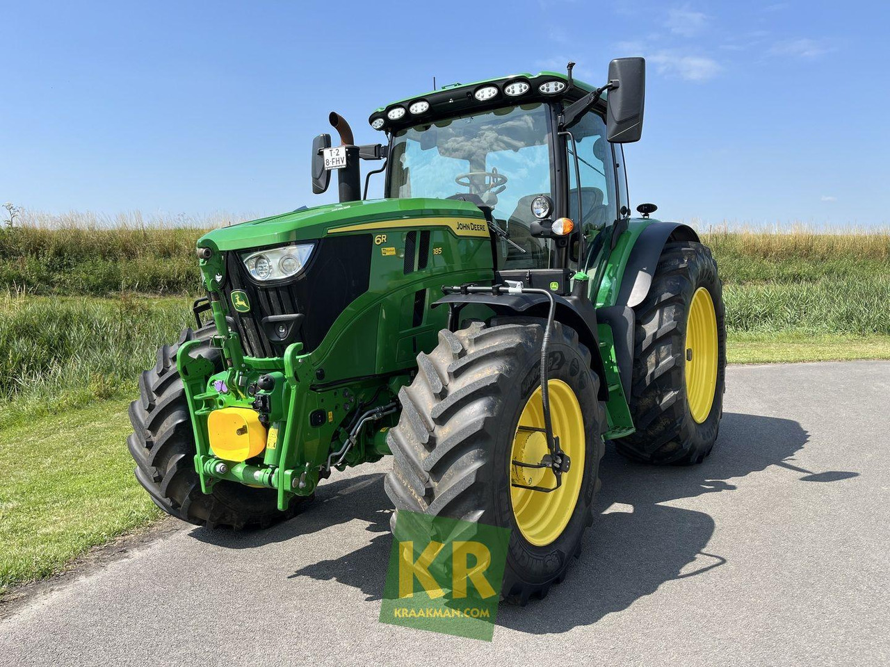 John Deere 6R 185 - Tractor: foto 1 John Deere 6R 185 - Tractor: foto 1