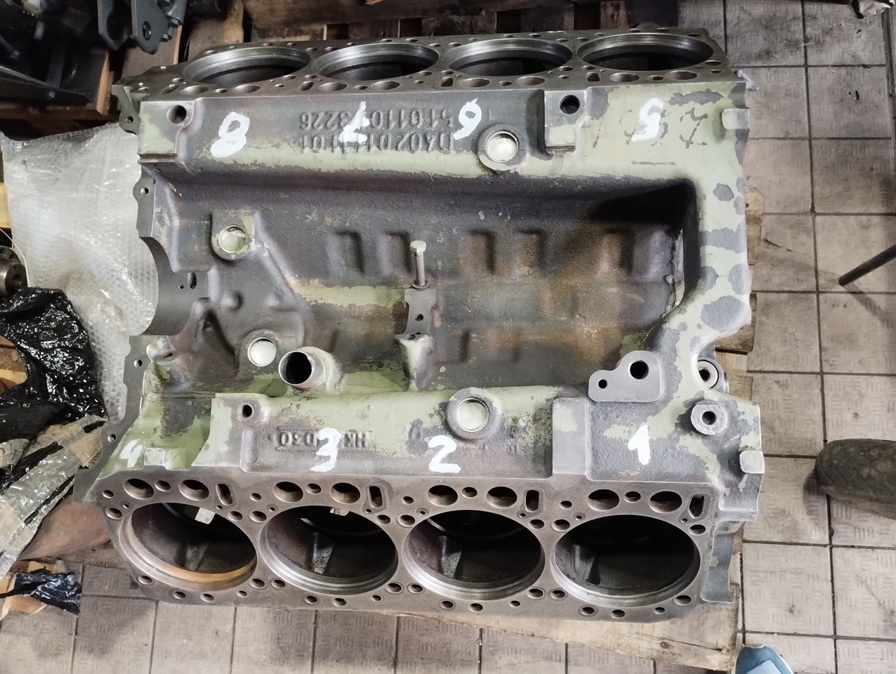 BLOK SILNIKA Mercedes OM 402 V8 - Bloque de cilindros para Camión: foto 2 BLOK SILNIKA Mercedes OM 402 V8 - Bloque de cilindros para Camión: foto 2