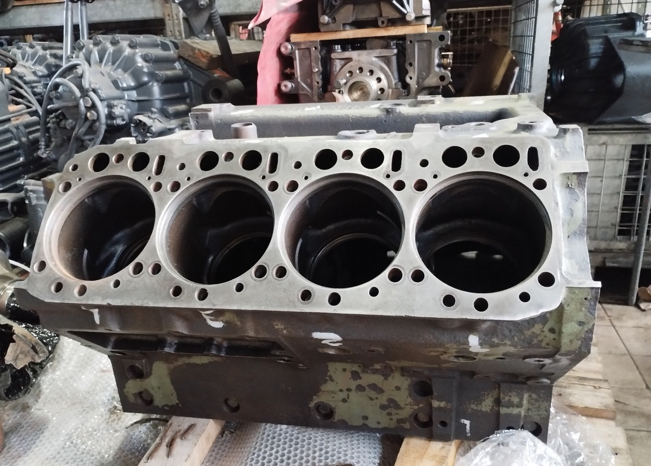 BLOK SILNIKA Mercedes OM 402 V8 - Bloque de cilindros para Camión: foto 1 BLOK SILNIKA Mercedes OM 402 V8 - Bloque de cilindros para Camión: foto 1