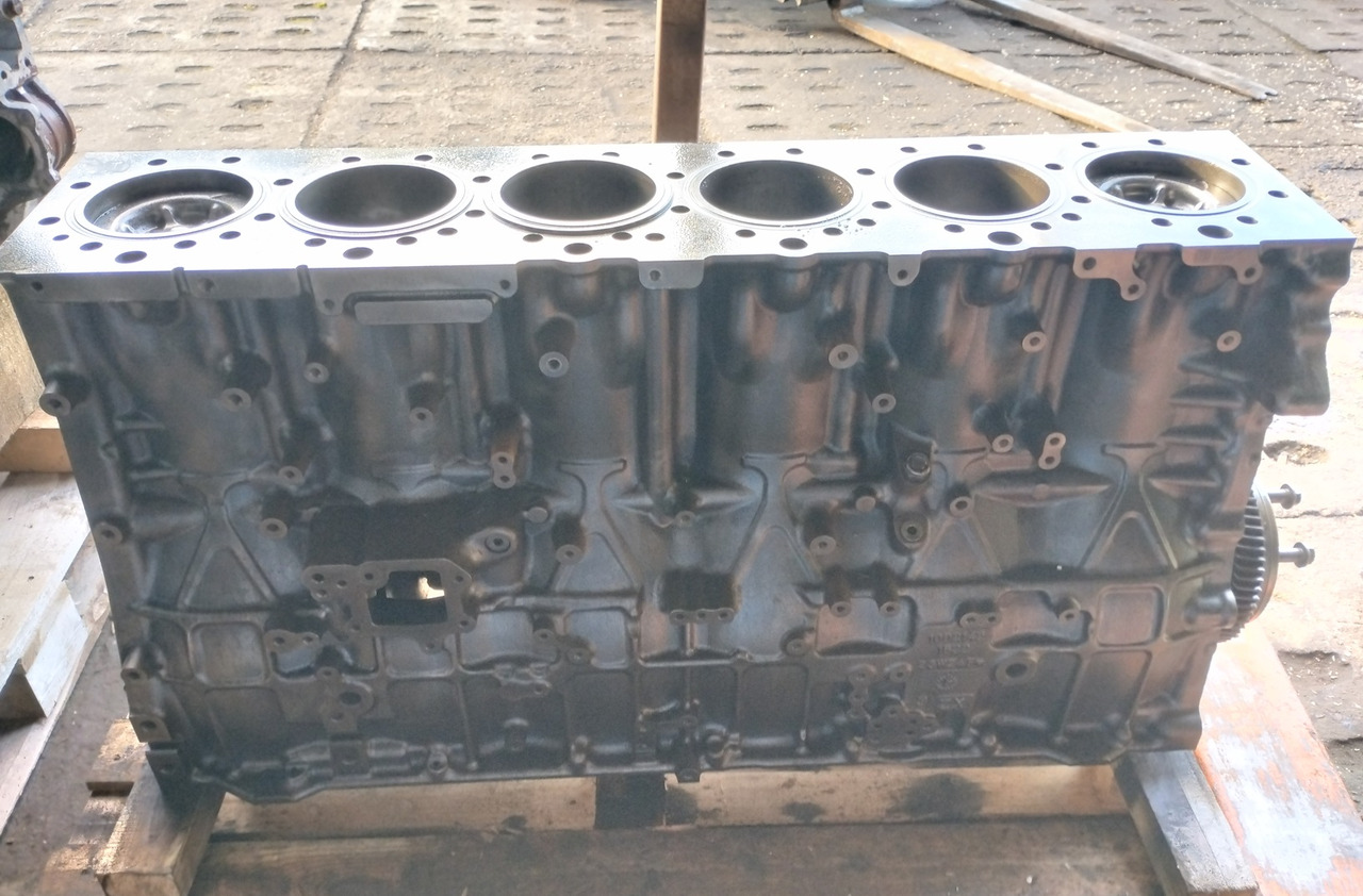 BLOK SILNIKA TŁOKI WAŁ KORBOWY KORBOWODY Volvo FH FH5 460 500 550 2023 232531326 P 23859377 1002142 - Motor y piezas: foto 2 BLOK SILNIKA TŁOKI WAŁ KORBOWY KORBOWODY Volvo FH FH5 460 500 550 2023 232531326 P 23859377 1002142 - Motor y piezas: foto 2