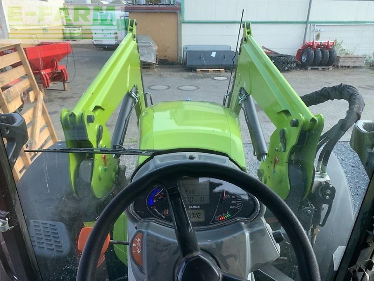 CLAAS arion 420 - Tractor: foto 2 CLAAS arion 420 - Tractor: foto 2