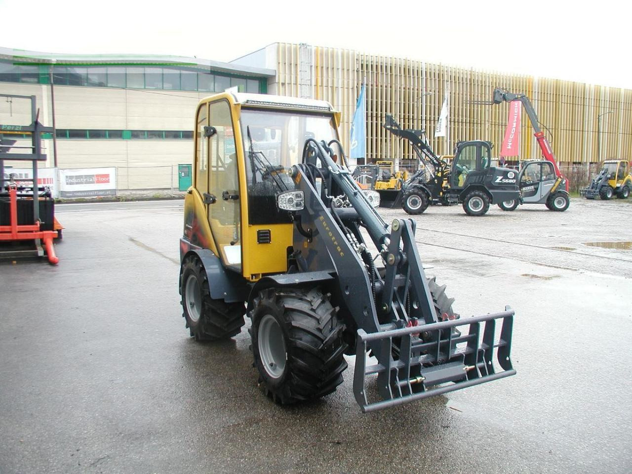 Eurotrac 820 / w12-cs2 - Miniexcavadora: foto 4 Eurotrac 820 / w12-cs2 - Miniexcavadora: foto 4