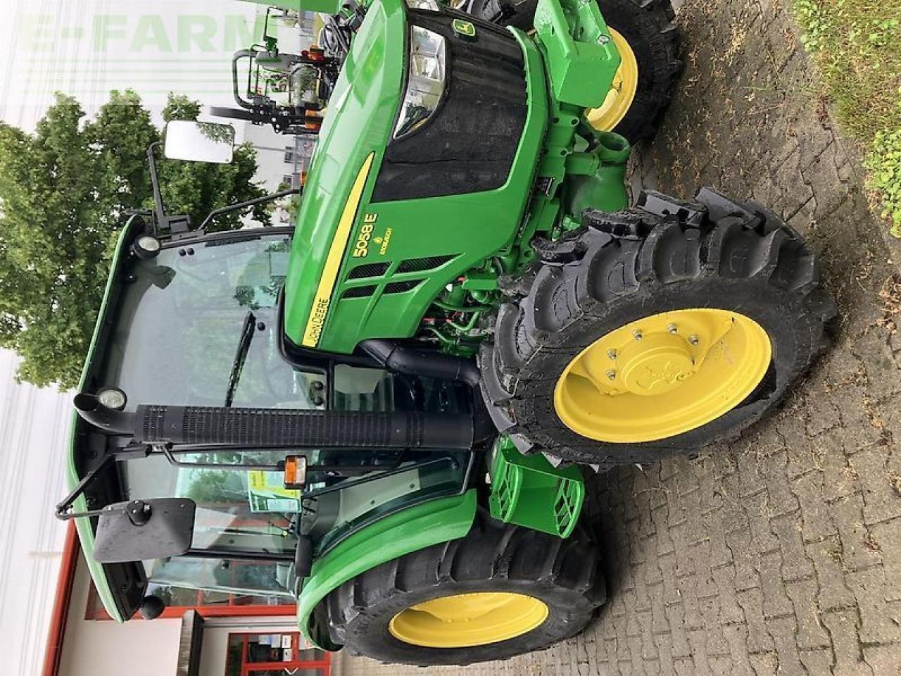 John Deere 5058e - Tractor: foto 2 John Deere 5058e - Tractor: foto 2