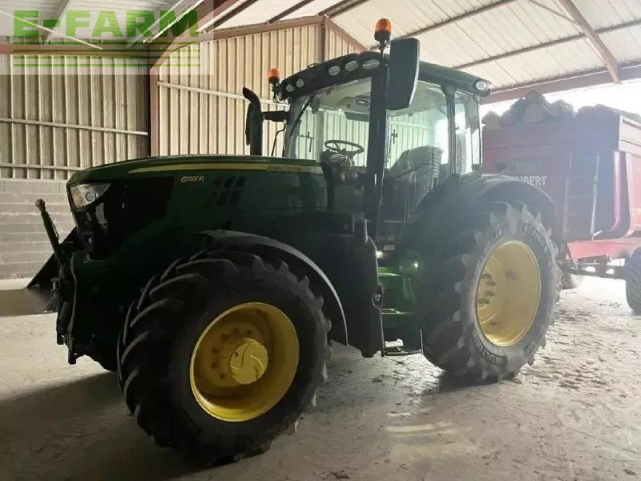 John Deere 6155r - Tractor: foto 1 John Deere 6155r - Tractor: foto 1