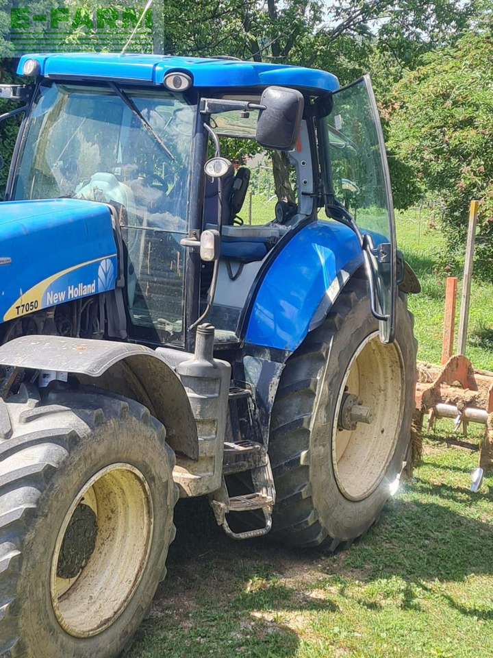 New Holland T7050 - Tractor: foto 5 New Holland T7050 - Tractor: foto 5