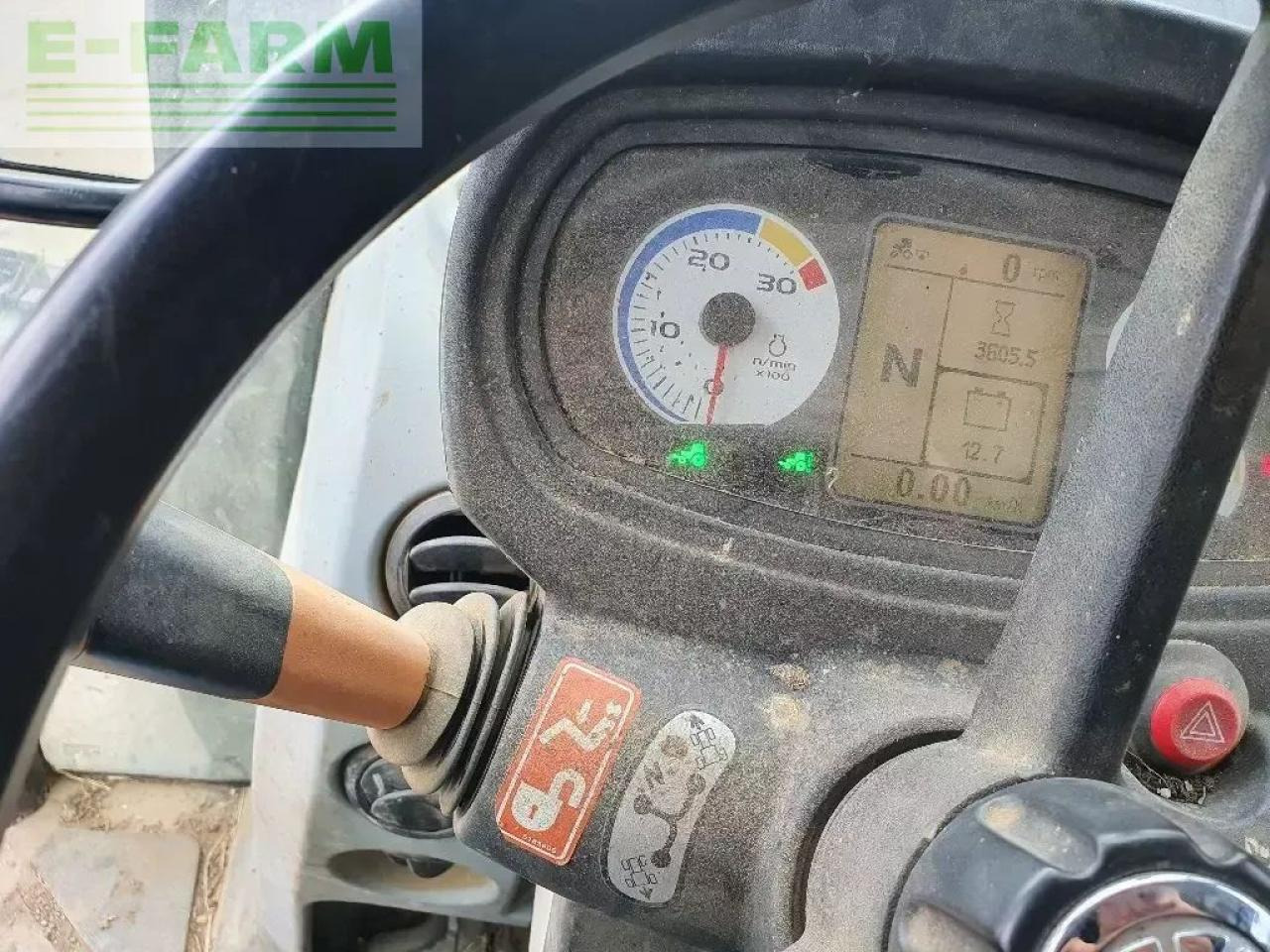 New Holland t4-85 - Tractor: foto 5 New Holland t4-85 - Tractor: foto 5