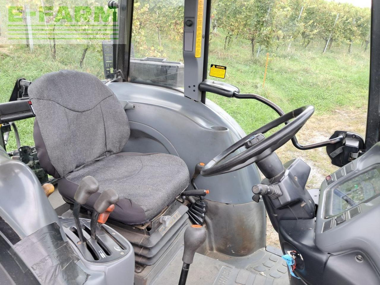 New Holland tn-d 70 D - Tractor: foto 3 New Holland tn-d 70 D - Tractor: foto 3