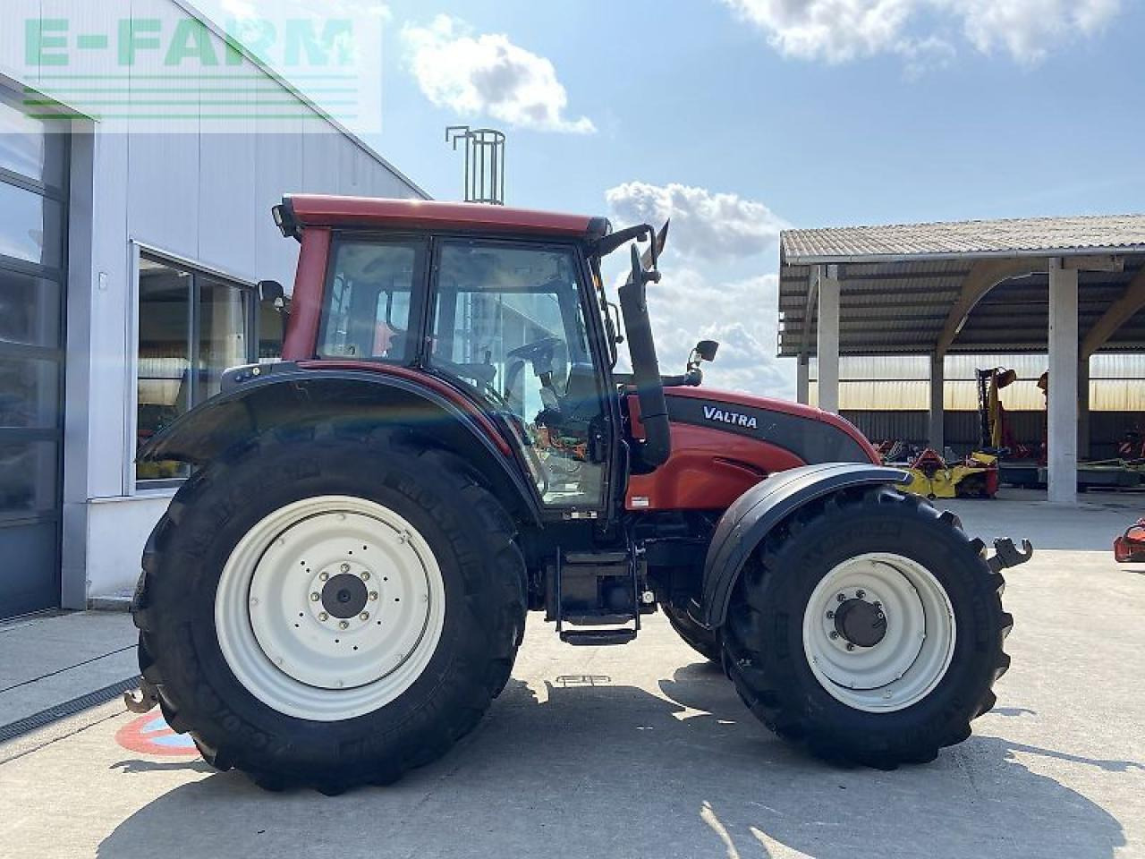 Valtra n 121 hi-tech - Tractor: foto 4 Valtra n 121 hi-tech - Tractor: foto 4