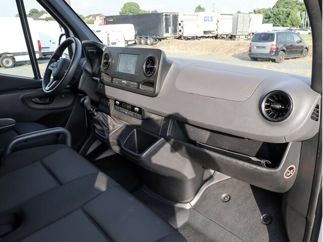 MERCEDES-BENZ Sprinter317CDI Maxi Koffer,Klima,MBUX,Kamera - Furgoneta caja cerrada: foto 3 MERCEDES-BENZ Sprinter317CDI Maxi Koffer,Klima,MBUX,Kamera - Furgoneta caja cerrada: foto 3