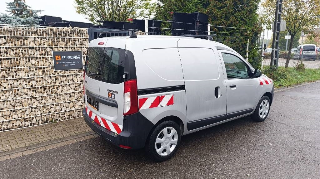 Dacia Dokker Transporter, Kastenwagen, Werkstattschränke - Furgoneta pequeña: foto 3 Dacia Dokker Transporter, Kastenwagen, Werkstattschränke - Furgoneta pequeña: foto 3