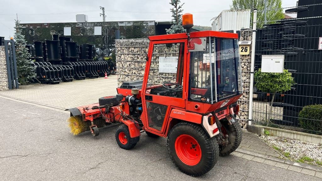 Hako 2300 D Kleintraktor, hyrd. Kehrmaschine, Zapfwelle - Tractor municipal: foto 2 Hako 2300 D Kleintraktor, hyrd. Kehrmaschine, Zapfwelle - Tractor municipal: foto 2