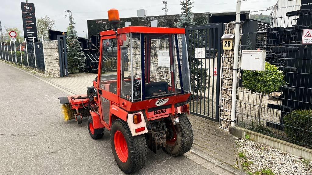 Hako 2300 D Kleintraktor, hyrd. Kehrmaschine, Zapfwelle - Tractor municipal: foto 4 Hako 2300 D Kleintraktor, hyrd. Kehrmaschine, Zapfwelle - Tractor municipal: foto 4