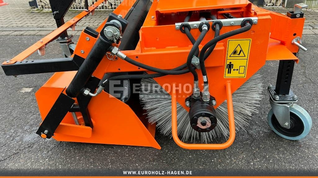 Kehrmaschine ZM2000 Stapleraufnahme - Barredora cucharón para Vehículo municipal: foto 5 Kehrmaschine ZM2000 Stapleraufnahme - Barredora cucharón para Vehículo municipal: foto 5
