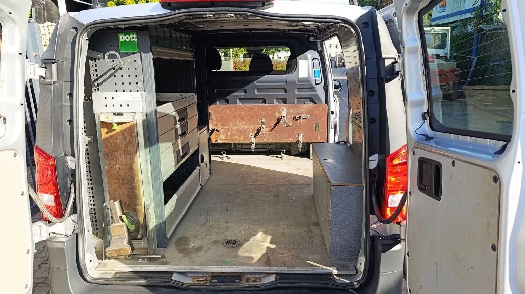 Furgoneta caja cerrada Mercedes-Benz Vito 114 CDI Allrad-Werkstattschränke-Standheizung: foto 13