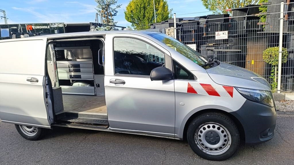Furgoneta caja cerrada Mercedes-Benz Vito 114 CDI Allrad-Werkstattschränke-Standheizung: foto 11