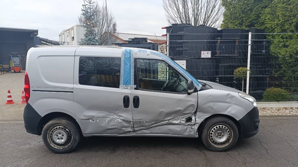 Opel Combo Kastenwagen Transp. Seitenschaden fahrbereit - Furgoneta caja cerrada: foto 4 Opel Combo Kastenwagen Transp. Seitenschaden fahrbereit - Furgoneta caja cerrada: foto 4