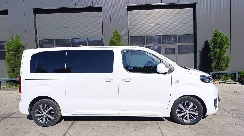 Toyota Proace 2.0 Van, Kleinbus, 7-Sitzer, Turboschaden - Furgón: foto 2 Toyota Proace 2.0 Van, Kleinbus, 7-Sitzer, Turboschaden - Furgón: foto 2