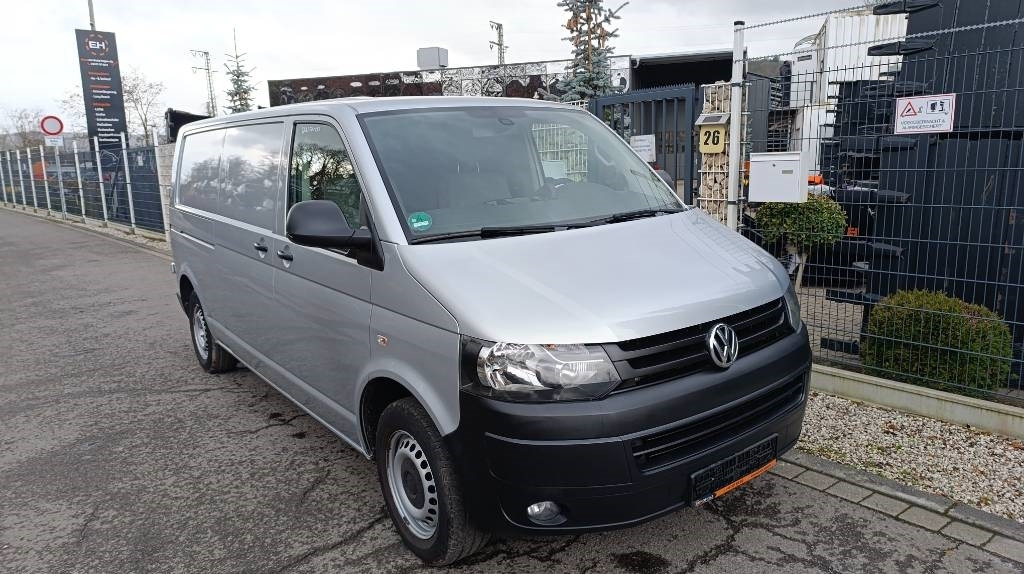 Volkswagen T5 2.0 TDI, Transporter, Kasten, Werkstattschränke - Furgoneta caja cerrada: foto 1 Volkswagen T5 2.0 TDI, Transporter, Kasten, Werkstattschränke - Furgoneta caja cerrada: foto 1