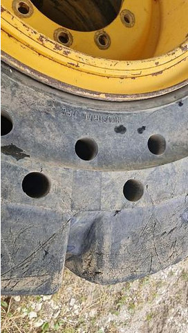 Big Vollgummi Räder 20,5 x 25 mit Volvo Felgen - Neumático: foto 4 Big Vollgummi Räder 20,5 x 25 mit Volvo Felgen - Neumático: foto 4