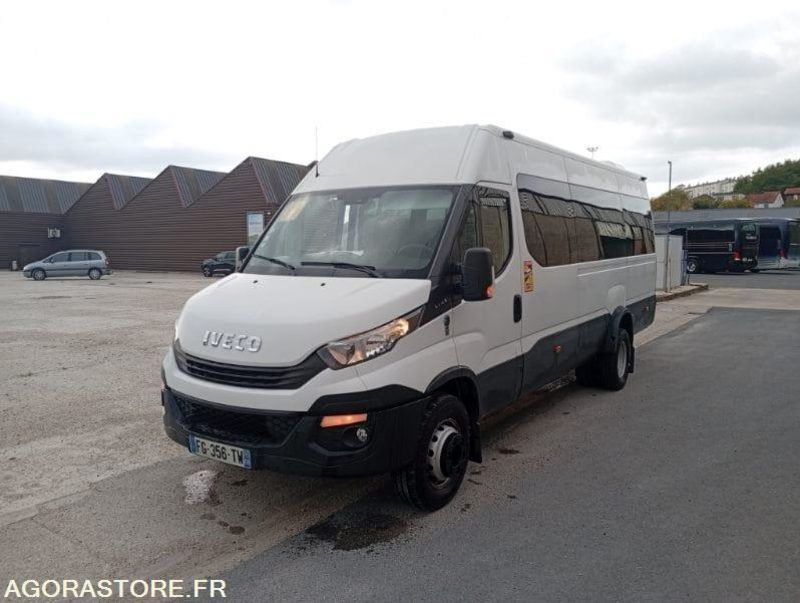 AUTOCAR IVECO 22 PLACES / 1ERE MAIN / BVA / 135467 KM ORIGINE - Autocar: foto 1 AUTOCAR IVECO 22 PLACES / 1ERE MAIN / BVA / 135467 KM ORIGINE - Autocar: foto 1