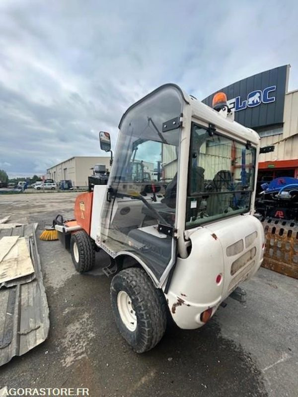 BALAYEUSE/RAMASSEUSE AUSA BD202HL 2015 212 HEURES - Barredora vial: foto 3 BALAYEUSE/RAMASSEUSE AUSA BD202HL 2015 212 HEURES - Barredora vial: foto 3