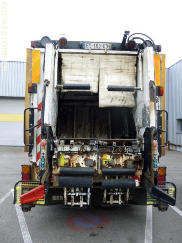 BOM ECONIC MERCEDES CABINE TYPE BUS 2007 4 places 247550kms - Camión de basura: foto 2 BOM ECONIC MERCEDES CABINE TYPE BUS 2007 4 places 247550kms - Camión de basura: foto 2