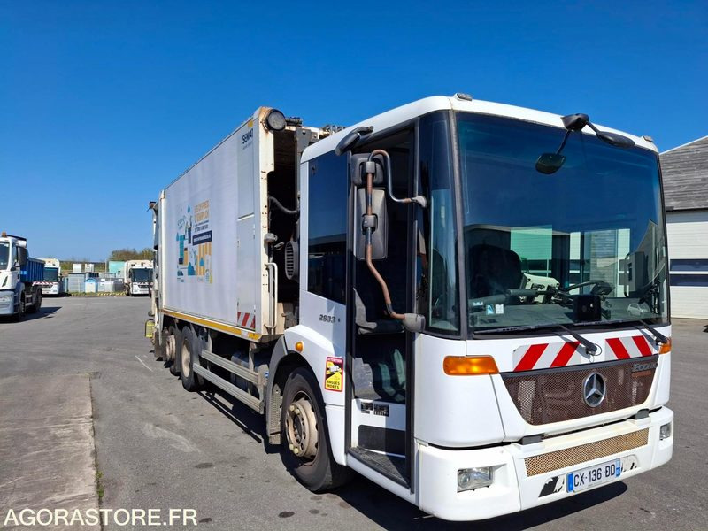 BOM Mercedes Econic 2013 240330 kms - Camión de basura: foto 1 BOM Mercedes Econic 2013 240330 kms - Camión de basura: foto 1