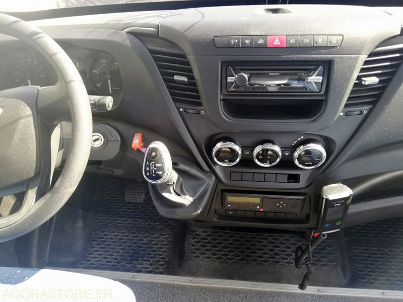 Bus Iveco UNVI 70C17 - 2017 - 120 000 km - Autobús escolar: foto 3 Bus Iveco UNVI 70C17 - 2017 - 120 000 km - Autobús escolar: foto 3