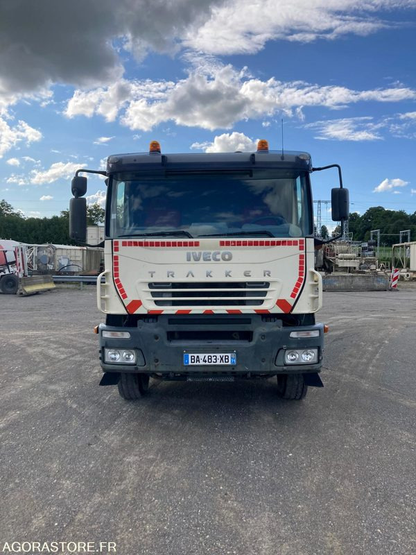 CAMION BENNE 4x2 IVECO TRAKKER 190T44 + GRUE PK15500 - Année 2006 - 391 000 km - Camión caja abierta, Camión grúa: foto 2 CAMION BENNE 4x2 IVECO TRAKKER 190T44 + GRUE PK15500 - Année 2006 - 391 000 km - Camión caja abierta, Camión grúa: foto 2