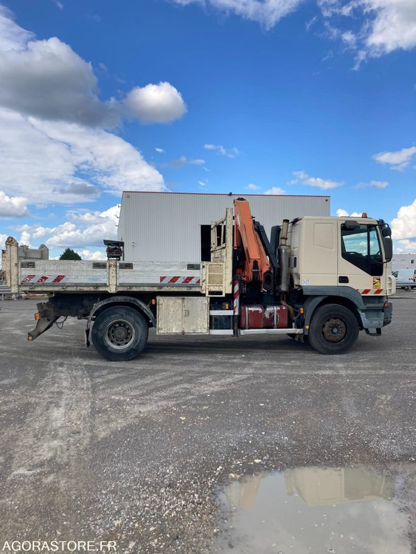 CAMION BENNE 4x2 IVECO TRAKKER 190T44 + GRUE PK15500 - Année 2006 - 391 000 km - Camión caja abierta, Camión grúa: foto 4 CAMION BENNE 4x2 IVECO TRAKKER 190T44 + GRUE PK15500 - Année 2006 - 391 000 km - Camión caja abierta, Camión grúa: foto 4