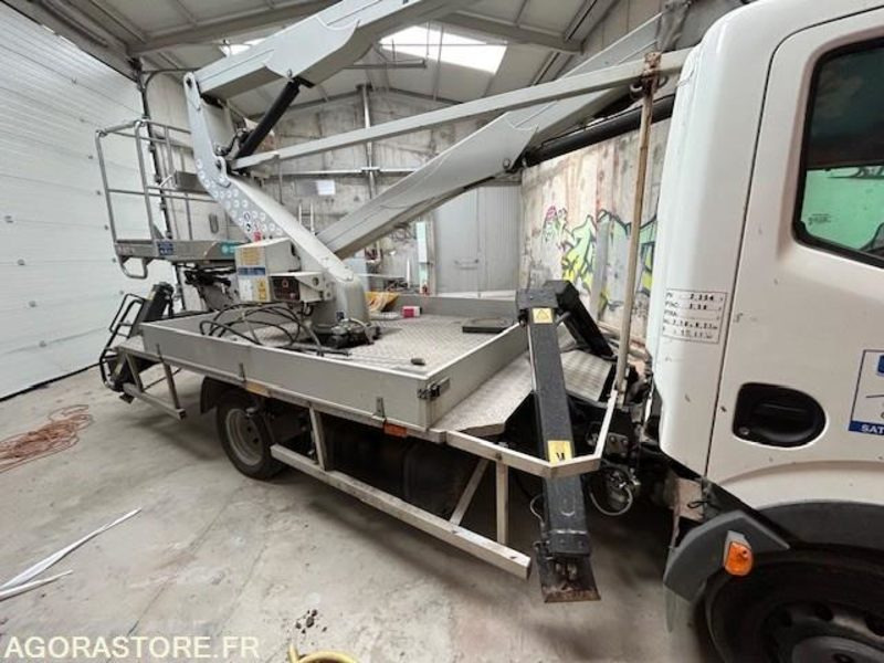CAMION NACELLE NISSAN IMER P 23 AS 11 2013 20 000 KM - Camión con plataforma elevadora: foto 5 CAMION NACELLE NISSAN IMER P 23 AS 11 2013 20 000 KM - Camión con plataforma elevadora: foto 5