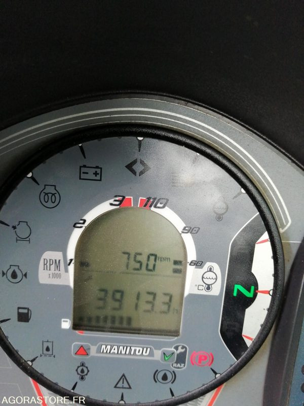 CHARIOT TELESCOPIQUE FIXE - MANITOU - 2.5 T - 2014 / 3910 HEURES - Manipulador telescópico: foto 4 CHARIOT TELESCOPIQUE FIXE - MANITOU - 2.5 T - 2014 / 3910 HEURES - Manipulador telescópico: foto 4