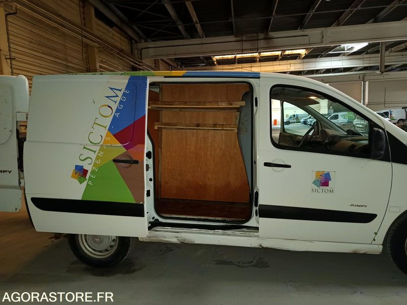 CITROEN JUMPY AE-644-HJ 184773kms 2009 - Furgón: foto 3 CITROEN JUMPY AE-644-HJ 184773kms 2009 - Furgón: foto 3