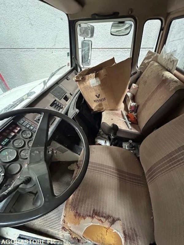 RENAULT TRACTEUR C290 4X4 110KM/H 282500 KM - Cabeza tractora: foto 5 RENAULT TRACTEUR C290 4X4 110KM/H 282500 KM - Cabeza tractora: foto 5