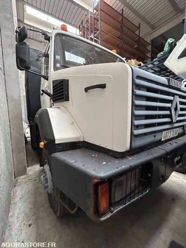 RENAULT TRACTEUR C290 4X4 110KM/H 282500 KM - Cabeza tractora: foto 3 RENAULT TRACTEUR C290 4X4 110KM/H 282500 KM - Cabeza tractora: foto 3