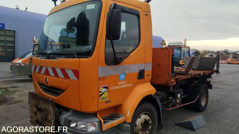 Renault Midlum 180 - 2001 - 227204km - 567APD31 - Cabeza tractora: foto 1 Renault Midlum 180 - 2001 - 227204km - 567APD31 - Cabeza tractora: foto 1