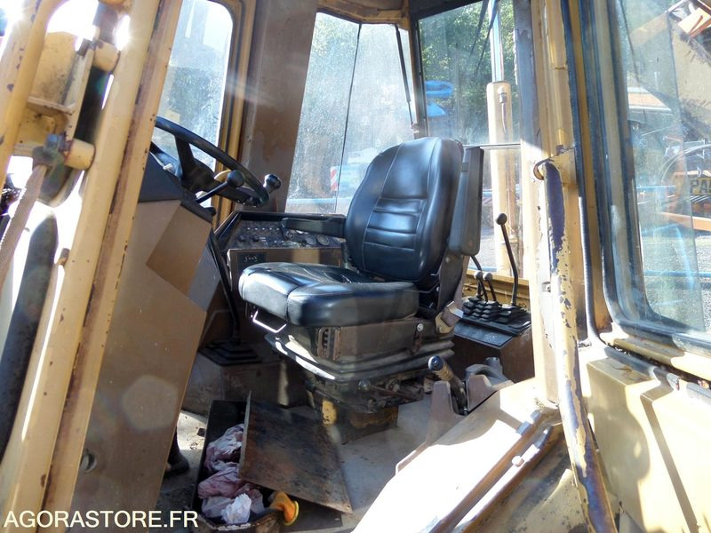 Chargeuse pelleteuse caterpillar 428 -1992- 13000h (N2TRPL) - Retroexcavadora: foto 4 Chargeuse pelleteuse caterpillar 428 -1992- 13000h (N2TRPL) - Retroexcavadora: foto 4