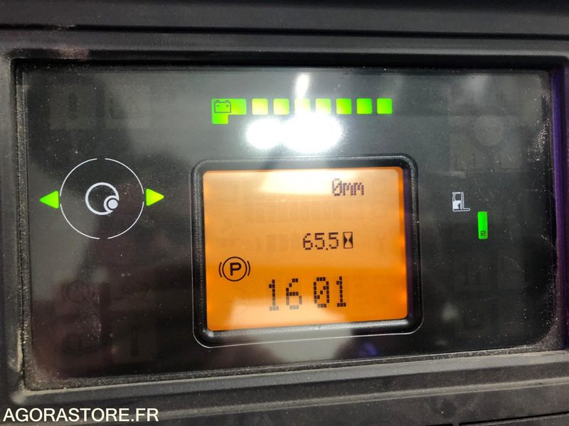 Chariot élévateur à mât rétractable - Retráctil: foto 5 Chariot élévateur à mât rétractable - Retráctil: foto 5