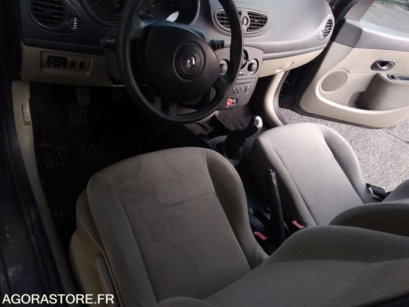 Clio 1.5 dci 1er main du 10.07.2007 131100kms type MRE5222EF558 - Coche: foto 4 Clio 1.5 dci 1er main du 10.07.2007 131100kms type MRE5222EF558 - Coche: foto 4