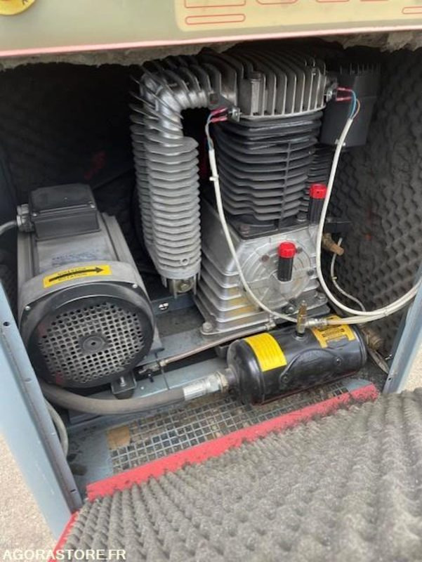 Compresseur insonorisé Guernet. 7.5kw + cuve 500l - Compresor de aire: foto 2 Compresseur insonorisé Guernet. 7.5kw + cuve 500l - Compresor de aire: foto 2