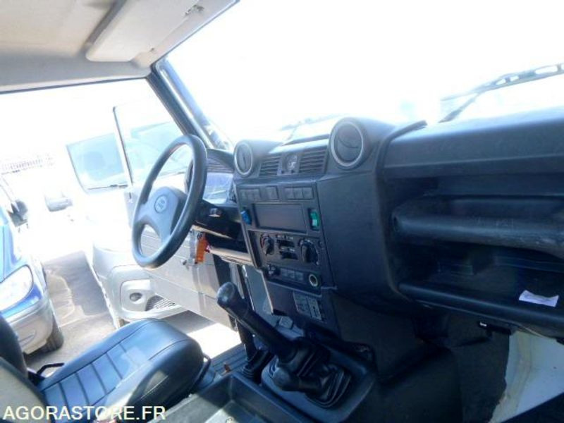 DEFENDER -Land Rover - 2011 - 131930km - 122ch - BON ETAT - SUV/ Todoterreno: foto 4 DEFENDER -Land Rover - 2011 - 131930km - 122ch - BON ETAT - SUV/ Todoterreno: foto 4