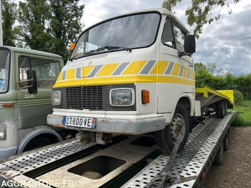 DEPANNEUSE DAIMLER 1973 155200 KM - Grua de remolque autos: foto 1 DEPANNEUSE DAIMLER 1973 155200 KM - Grua de remolque autos: foto 1