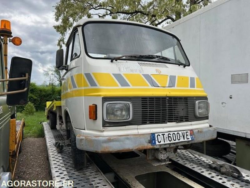 DEPANNEUSE DAIMLER 1973 155200 KM - Grua de remolque autos: foto 2 DEPANNEUSE DAIMLER 1973 155200 KM - Grua de remolque autos: foto 2