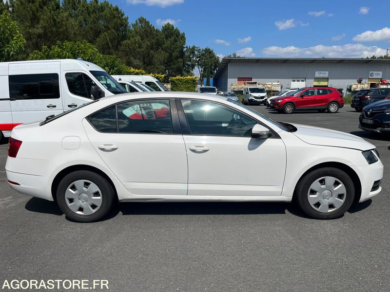 EY-931-PQ - Roulant - Skoda Octavia - VP - 339 796 Kms - Coche: foto 2 EY-931-PQ - Roulant - Skoda Octavia - VP - 339 796 Kms - Coche: foto 2