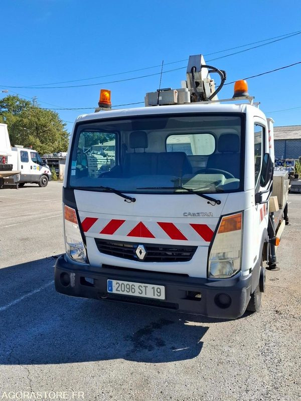 Elévateur à Nacelle 160 ALU CABSTAR sur châssis NISSAN <3.5T H.16M - 2007 - Camión con plataforma elevadora: foto 1 Elévateur à Nacelle 160 ALU CABSTAR sur châssis NISSAN <3.5T H.16M - 2007 - Camión con plataforma elevadora: foto 1