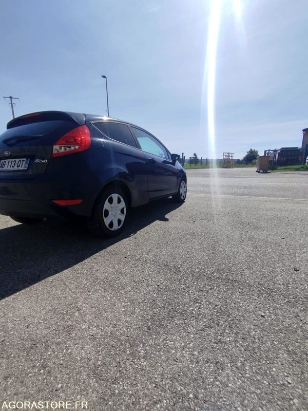 FORD FIESTA 1.4 TDCI DIESEL - ANNEE 2009 - 168000 KMS - 5 PLACES - Coche: foto 4 FORD FIESTA 1.4 TDCI DIESEL - ANNEE 2009 - 168000 KMS - 5 PLACES - Coche: foto 4